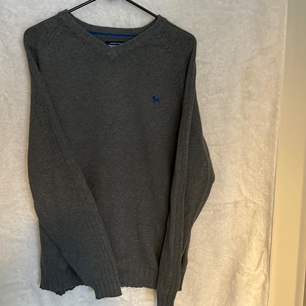 Grey v-neck sweater from Aero